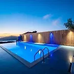 With Private Pool And Jacuzzi Villa Kaş