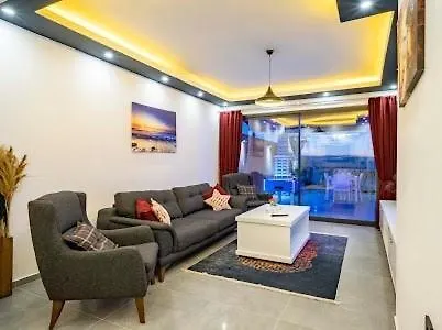 Villa With Private Pool And Jacuzzi