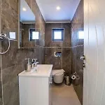 With Private Pool And Jacuzzi וילה