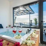 With Private Pool And Jacuzzi קס