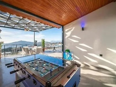 Villa With Private Pool And Jacuzzi *
