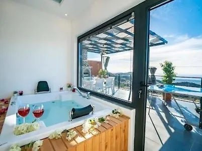 With Private Pool And Jacuzzi 卡斯