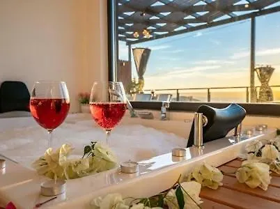 With Private Pool And Jacuzzi 别墅 *