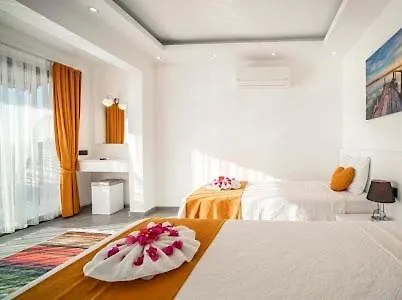 With Private Pool And Jacuzzi 别墅