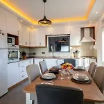 Vila With Private Pool And Jacuzzi