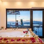 With Private Pool And Jacuzzi Vila
