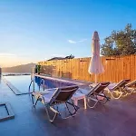 Vila With Private Pool And Jacuzzi