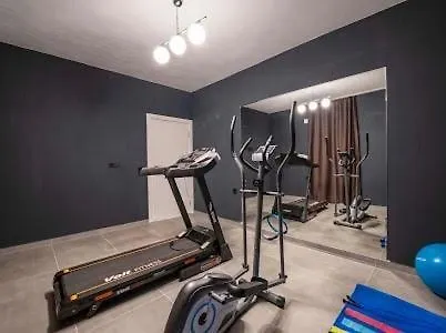 With Private Pool And Jacuzzi Vila *